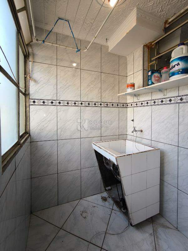 Apartamento à venda no bairro Jardim Olga Veroni: LAVANDERIA