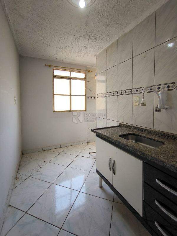 Apartamento à venda no bairro Jardim Olga Veroni: COZINHA