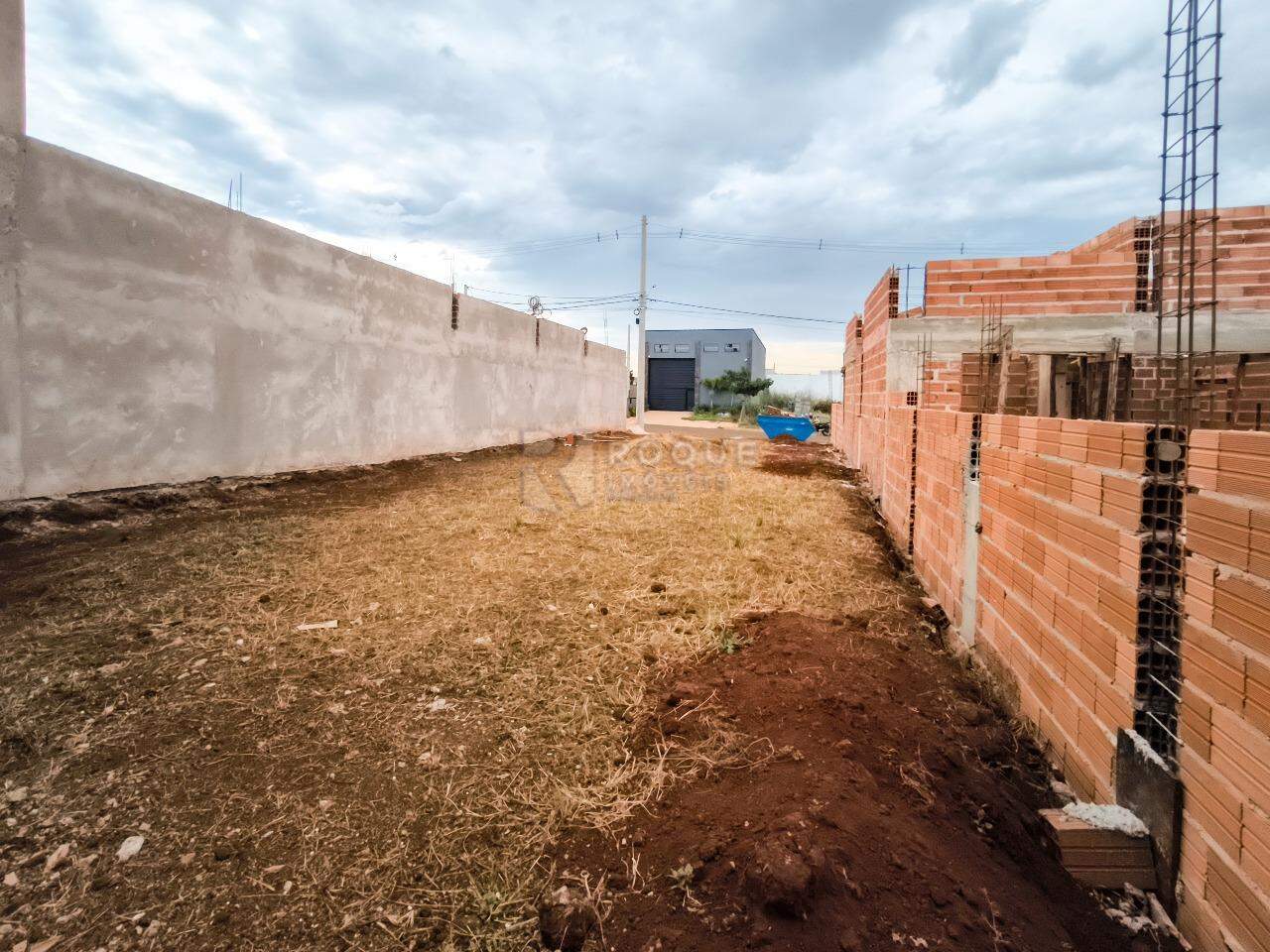Terreno à venda no bairro Residencial Colinas do Engenho II: 