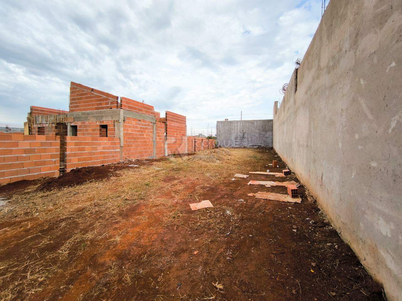 Terreno à venda no bairro Residencial Colinas do Engenho II: 