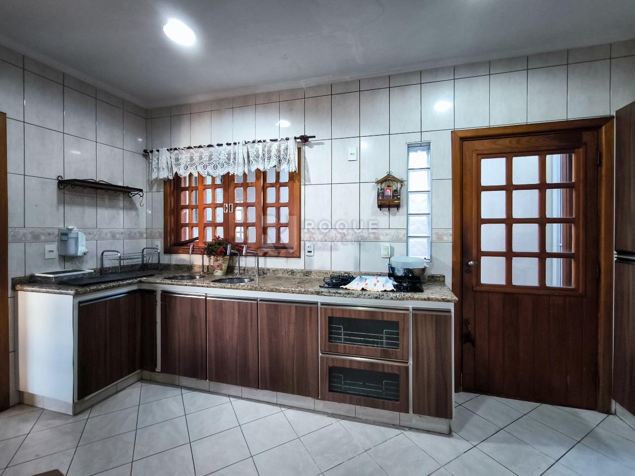 Casa em condomínio à venda no bairro Jardim Terras de Santa Elisa: COZINHA