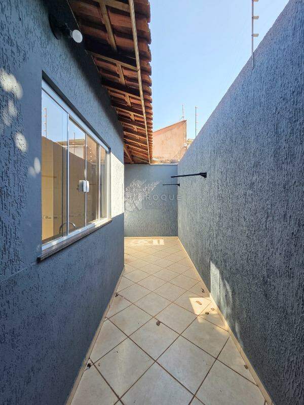 Casa em condomínio para aluguel no bairro Parque Egisto Ragazzo: Corredor fundo 