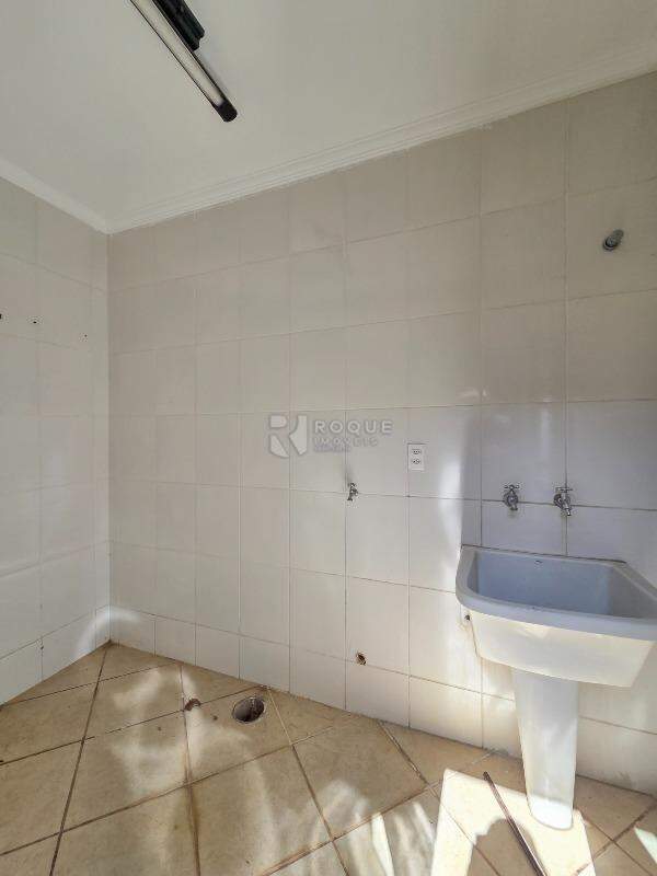 Casa em condomínio para aluguel no bairro Parque Egisto Ragazzo: Área de serviço 