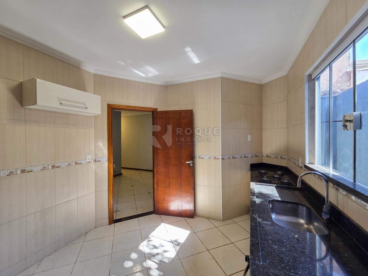 Casa em condomínio para aluguel no bairro Parque Egisto Ragazzo: Cozinha 