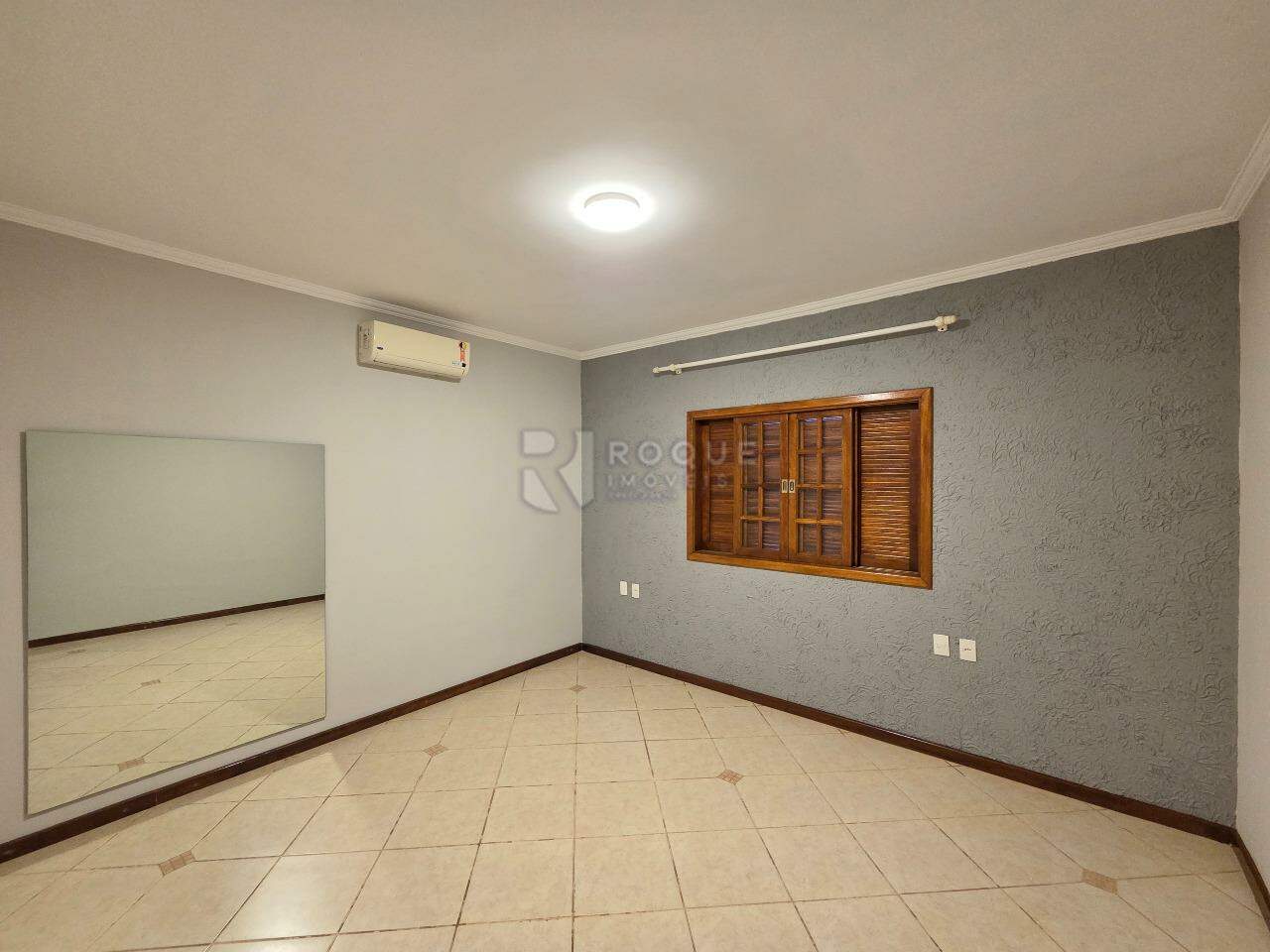 Casa em condomínio para aluguel no bairro Parque Egisto Ragazzo: Dormitório 2 suíte 
