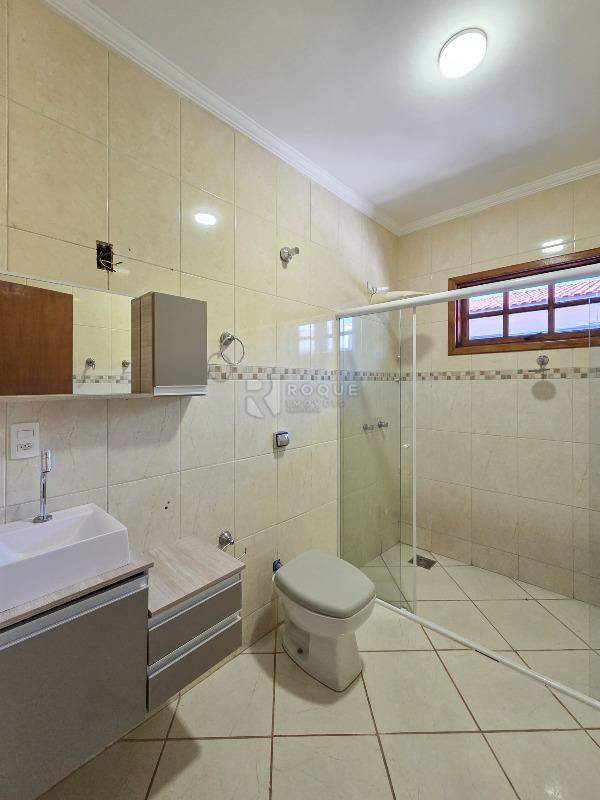 Casa em condomínio para aluguel no bairro Parque Egisto Ragazzo: WC suíte 