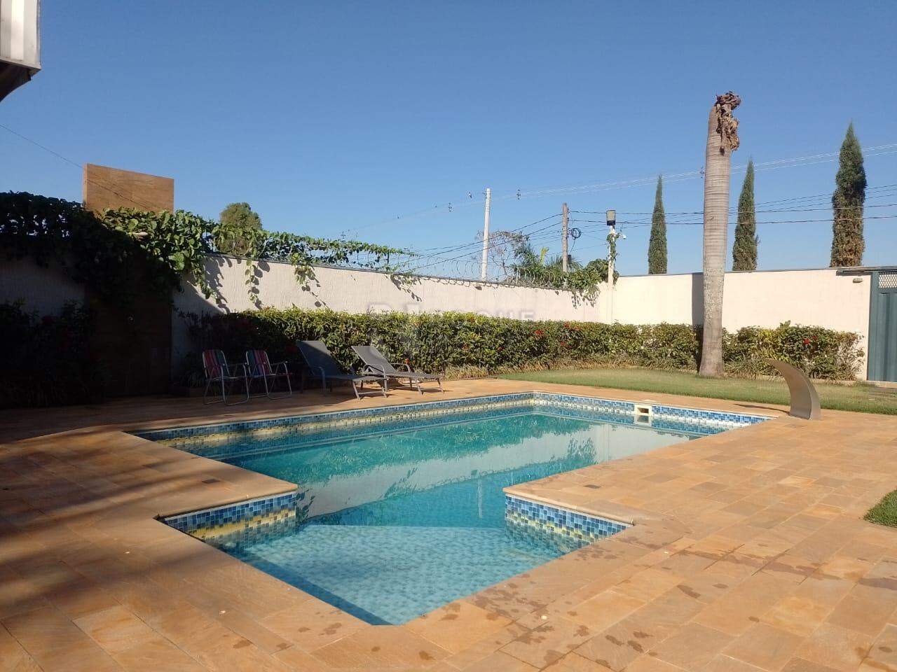 Chácara à venda no bairro Graminha: Piscina