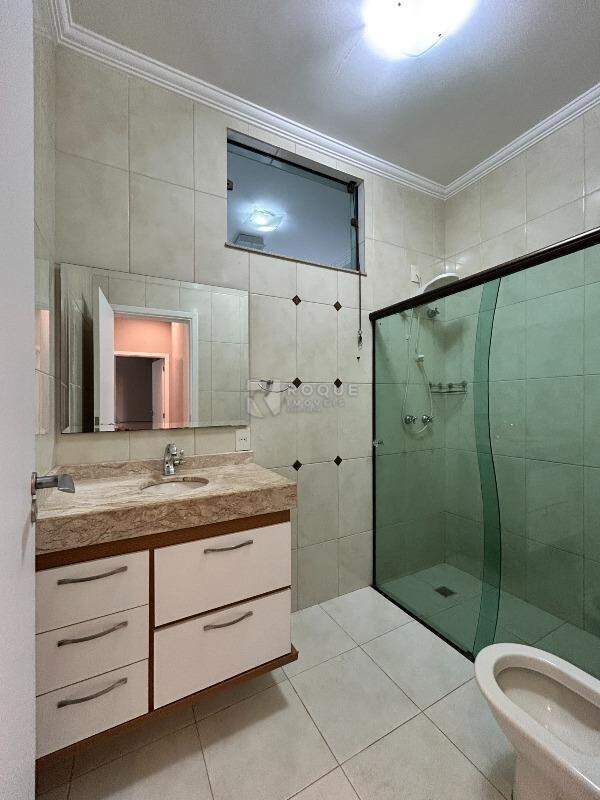Casa em condomínio para aluguel no bairro Jardim Terras de Santa Elisa: WC social 