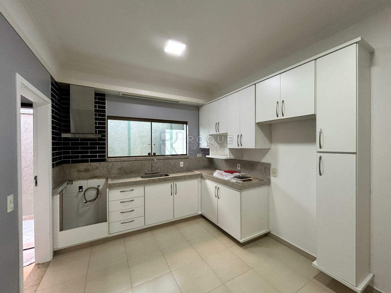 Casa em condomínio para aluguel no bairro Jardim Terras de Santa Elisa: Cozinha