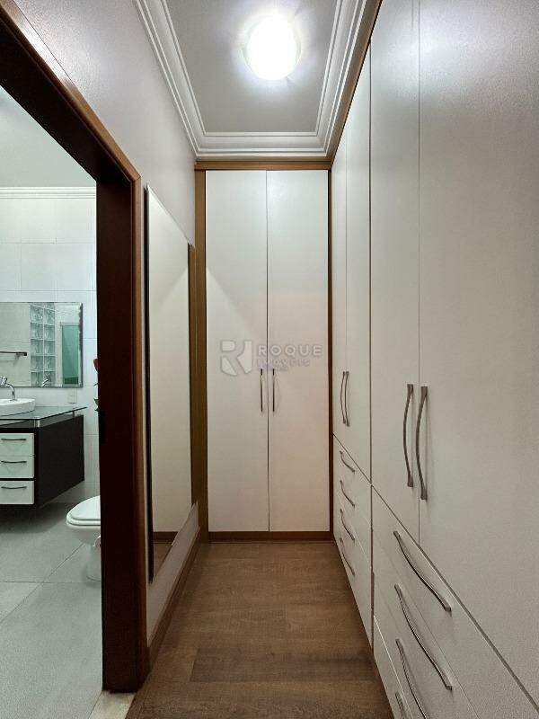Casa em condomínio para aluguel no bairro Jardim Terras de Santa Elisa: Closet suíte 