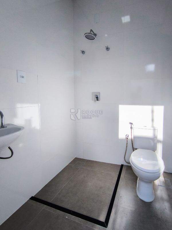 Casa em condomínio à venda no bairro Jardim Porto Real V: BANHEIRO EXTERNO