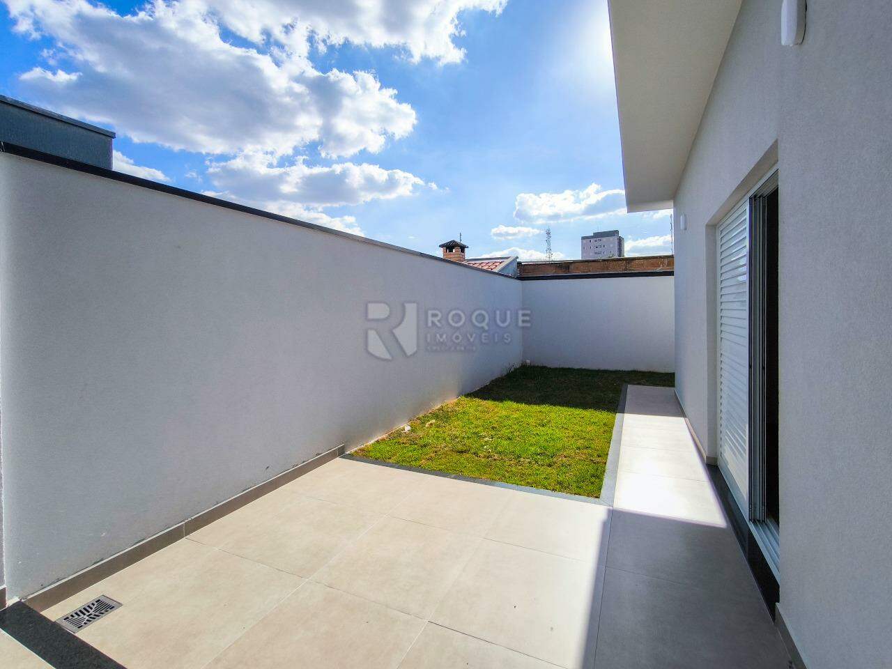 Casa em condomínio à venda no bairro Jardim Porto Real V: QUINTAL
