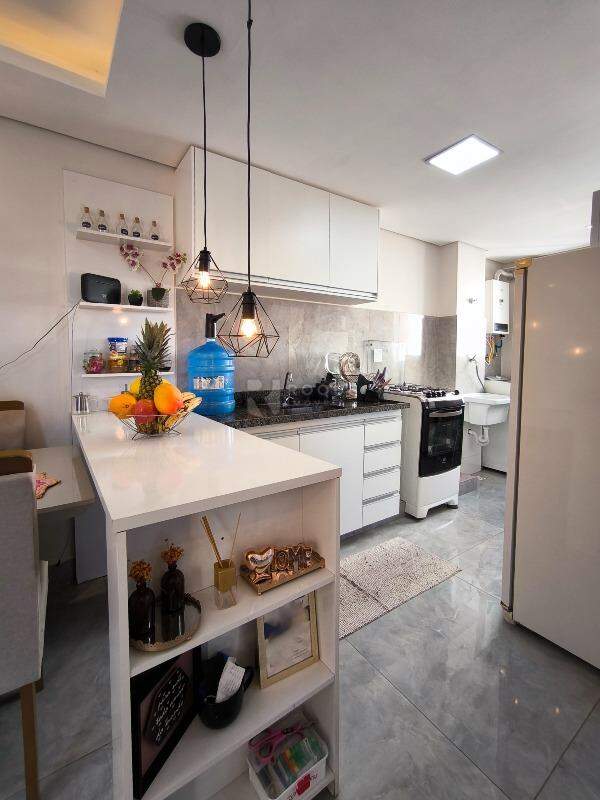 Apartamento à venda no bairro Jardim Trevo: COZINHA
