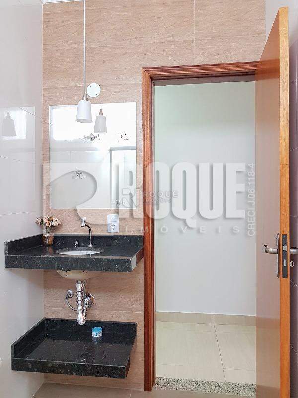 Casa Residencial para aluguel no bairro Jardim São Roque: WC social
