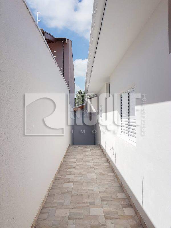 Casa Residencial para aluguel no bairro Jardim São Roque: Corredor externo