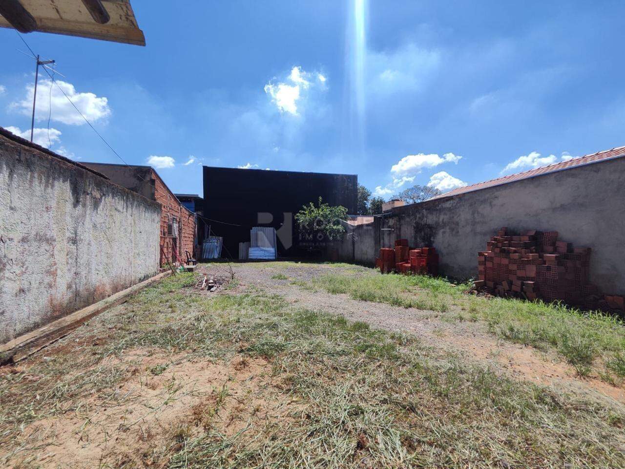 Terreno à venda no bairro Jardim Vanessa: 