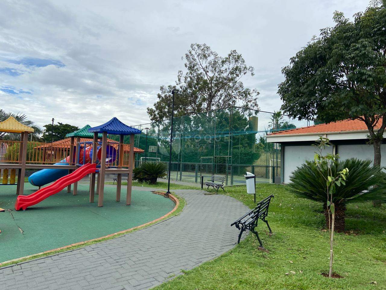 Casa em condomínio à venda no bairro Residencial Itamaracá: 