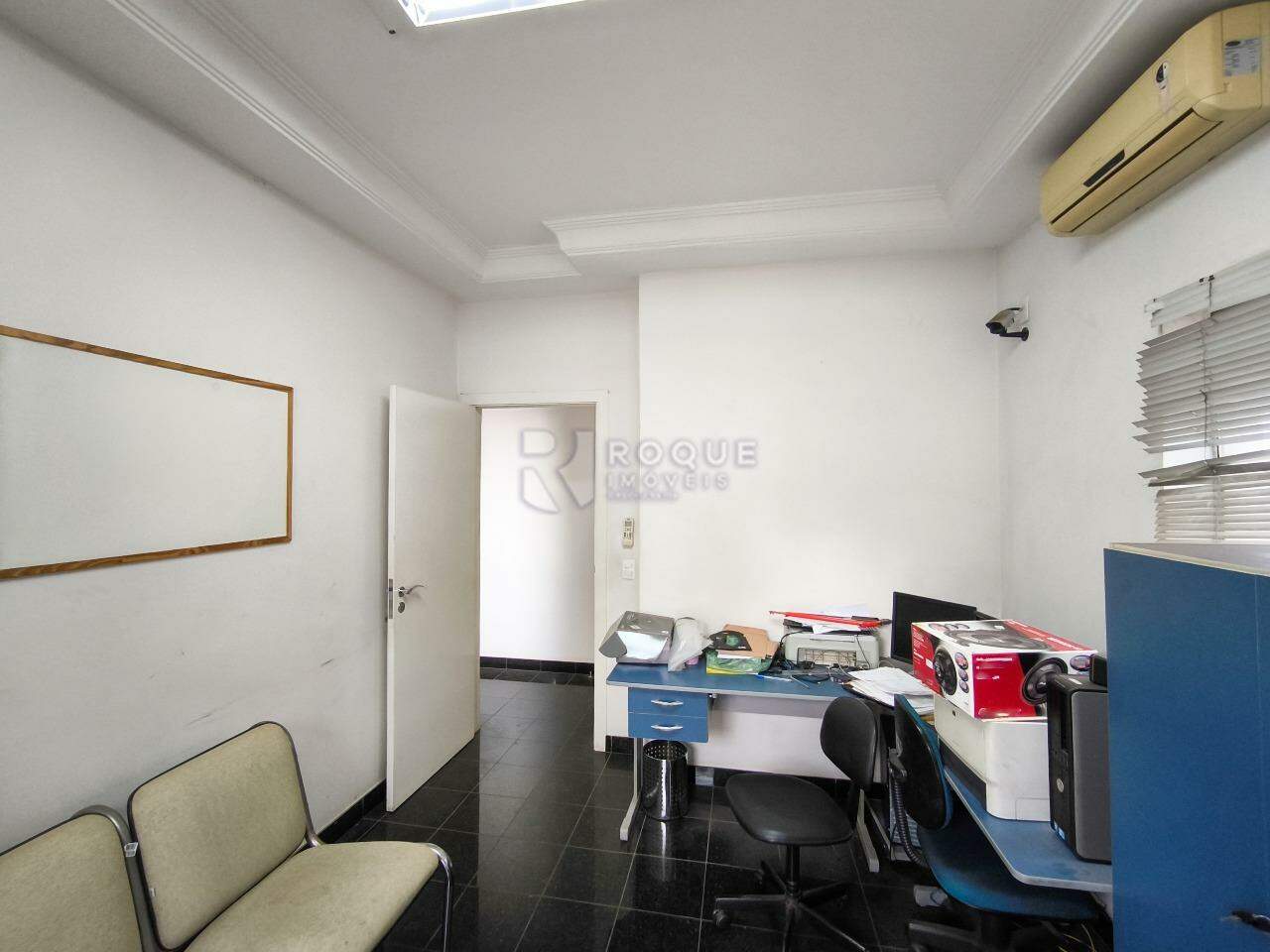 Casa Comercial à venda no bairro Centro: SALA