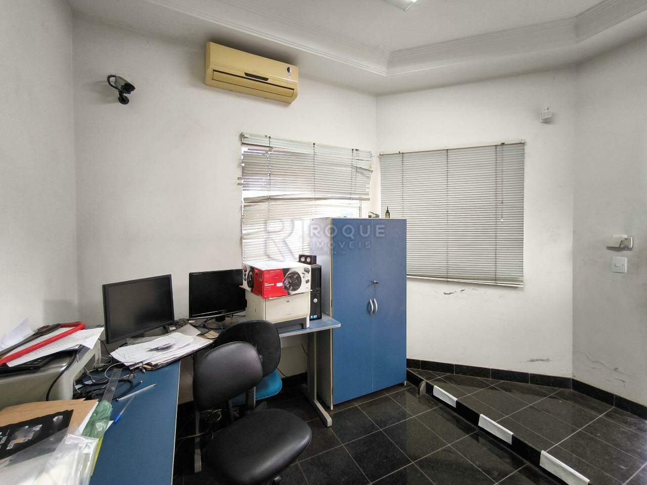 Casa Comercial à venda no bairro Centro: SALA