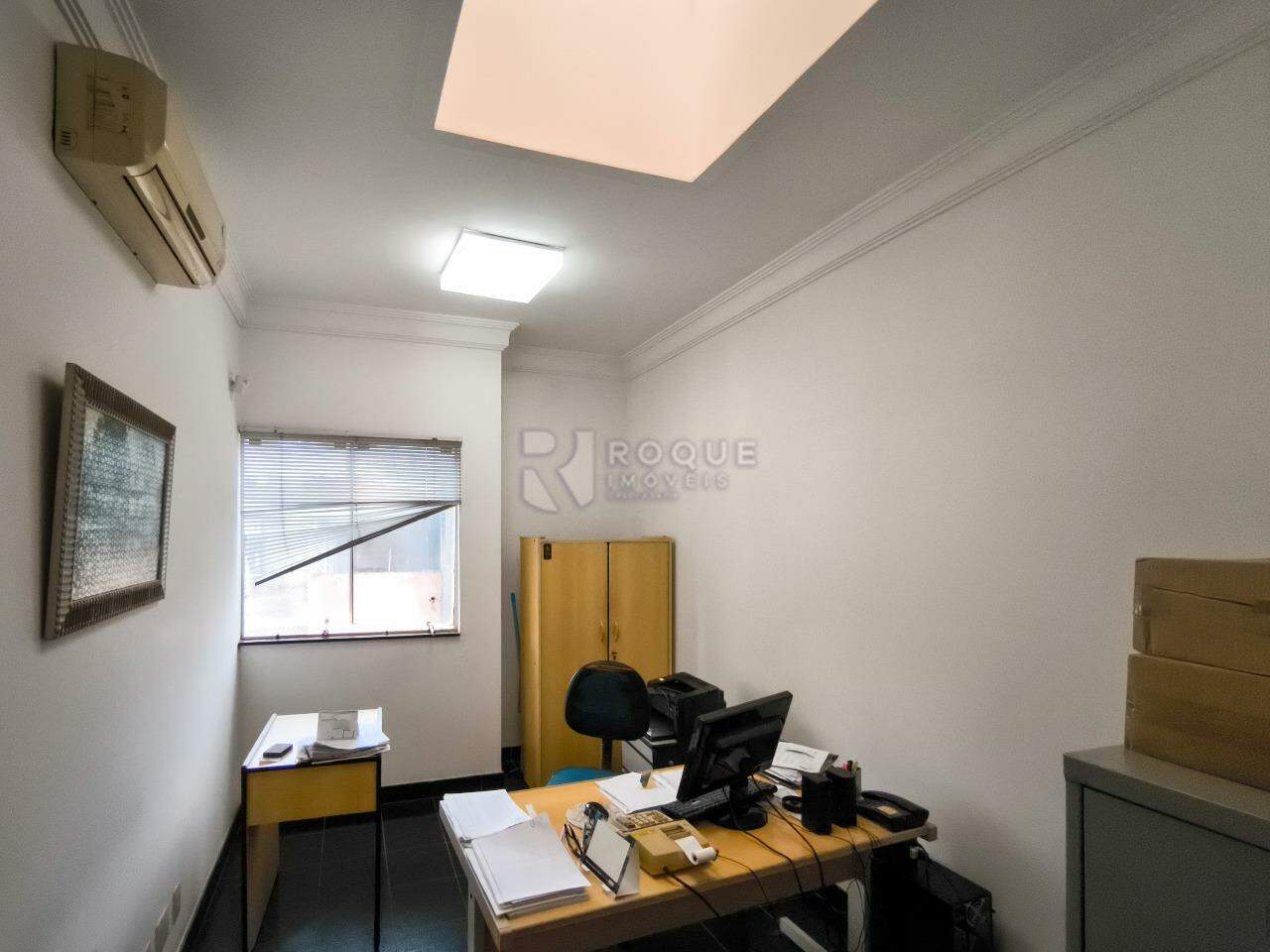 Casa Comercial à venda no bairro Centro: SALA