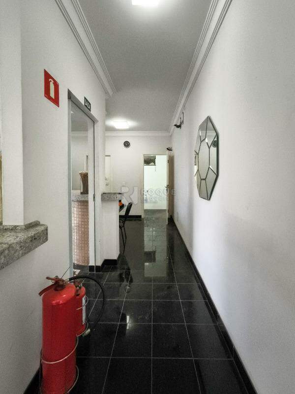Casa Comercial à venda no bairro Centro: CORREDOR INTERNO