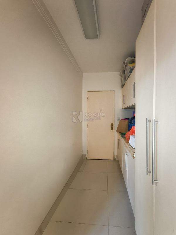 Apartamento à venda no bairro Centro: ENTRADA DE SERVIÇO