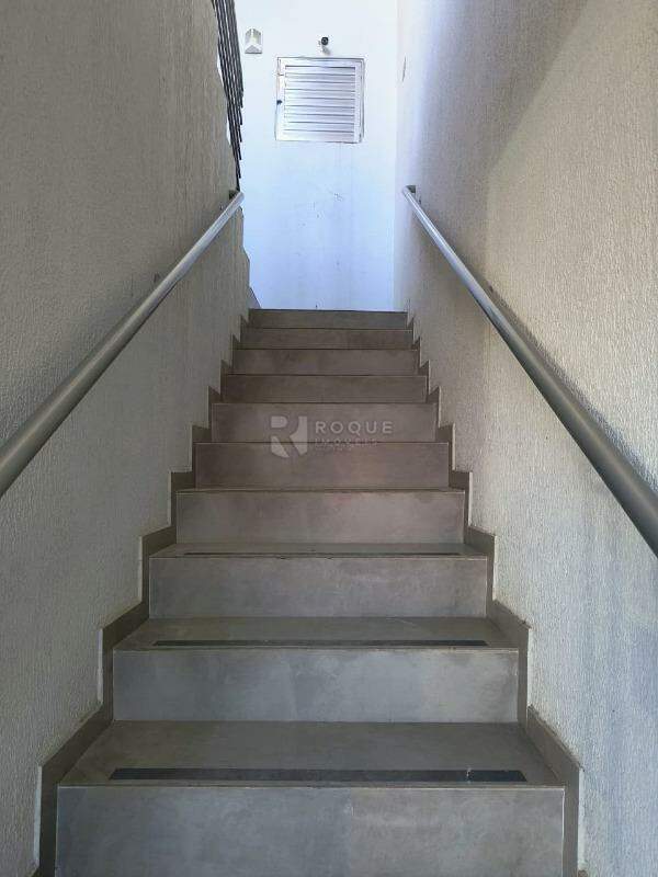 Barracão/Galpão para aluguel no bairro Jardim Esmeralda: Escada