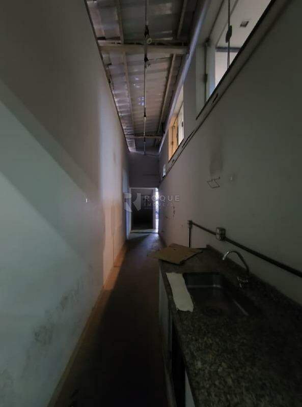 Barracão/Galpão para aluguel no bairro Jardim Esmeralda: Corredor