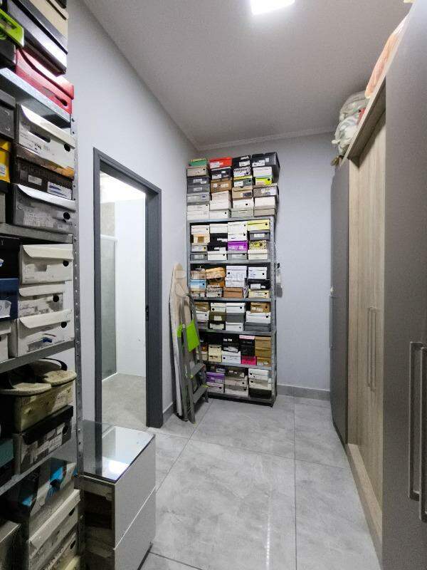 Casa Comercial à venda no bairro Centro: CLOSET