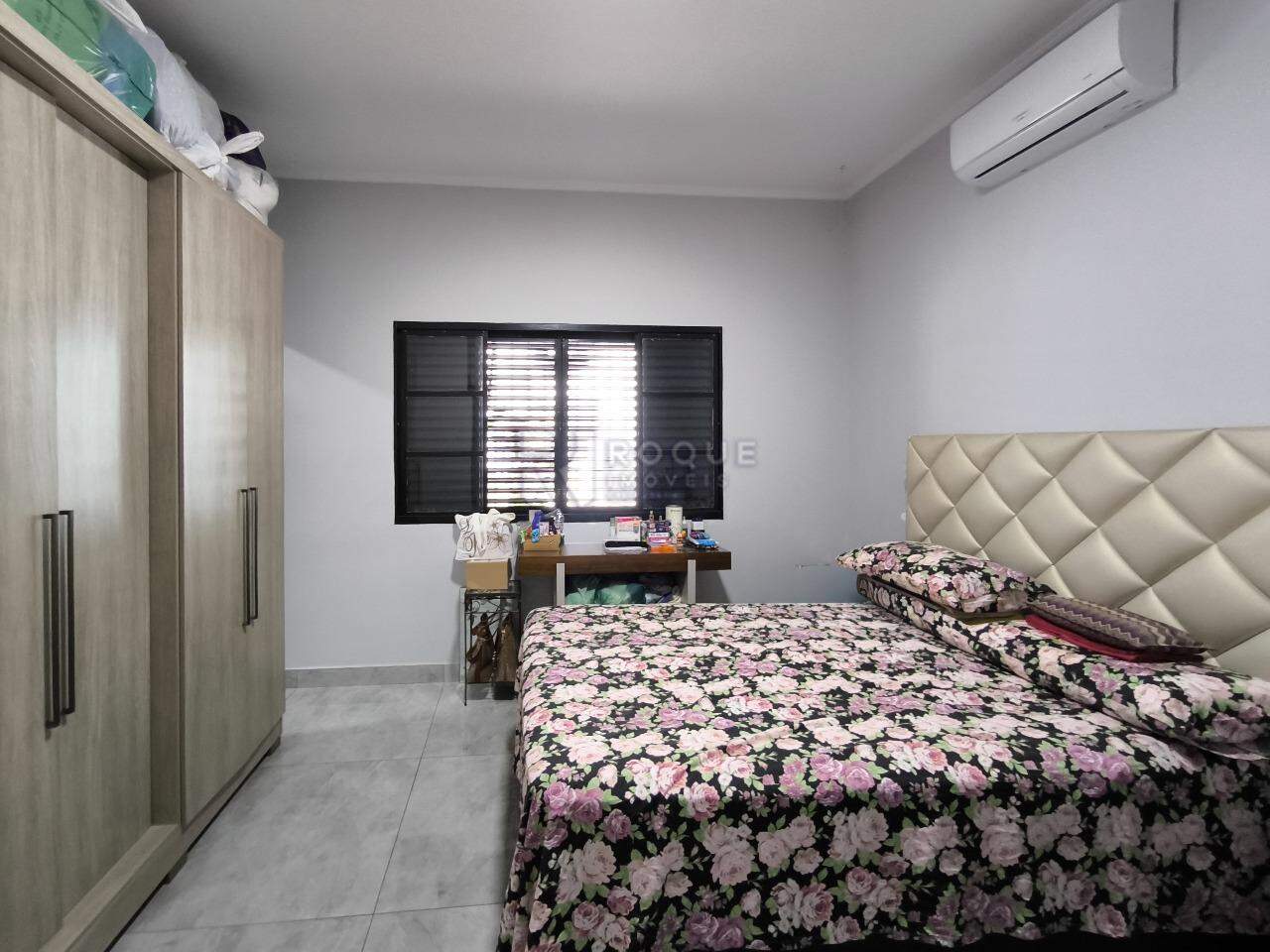 Casa Comercial à venda no bairro Centro: SUÍTE