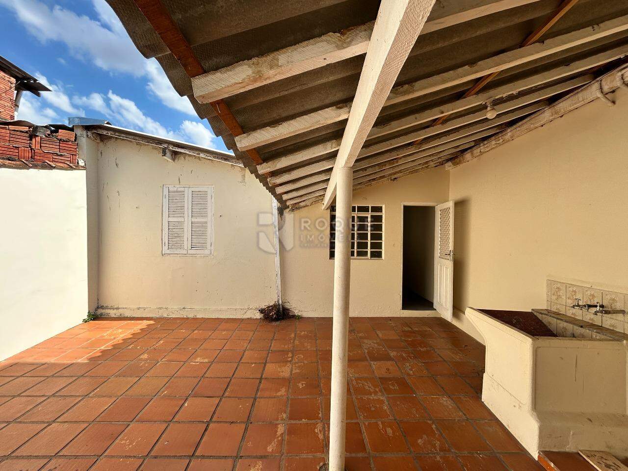 Casa Residencial para aluguel no bairro Vila Paulista: Rancho fundo 