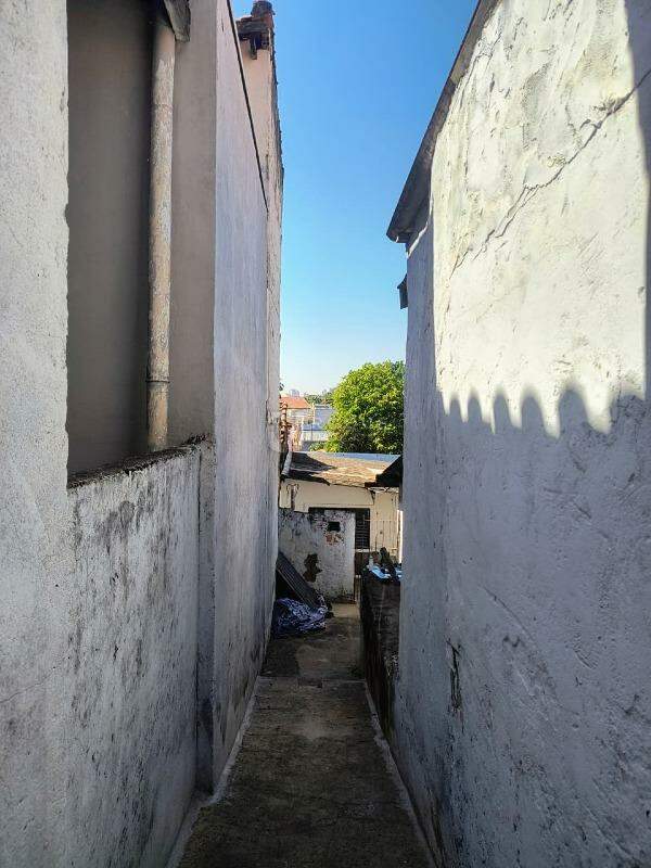 Casa Residencial para aluguel no bairro Jardim Nova Itália: Corredor