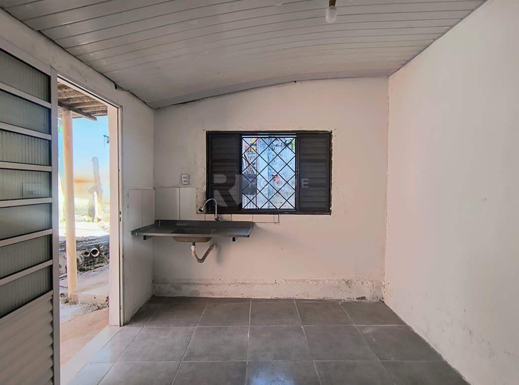Casa Residencial para aluguel no bairro Jardim Nova Itália: Cozinha 