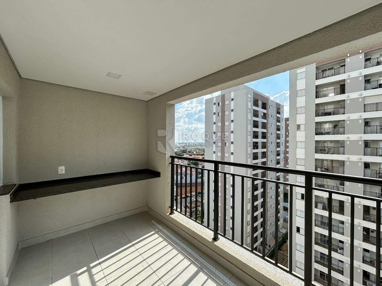 Apartamento para aluguel no bairro Jardim Santa Adélia: Sacada 