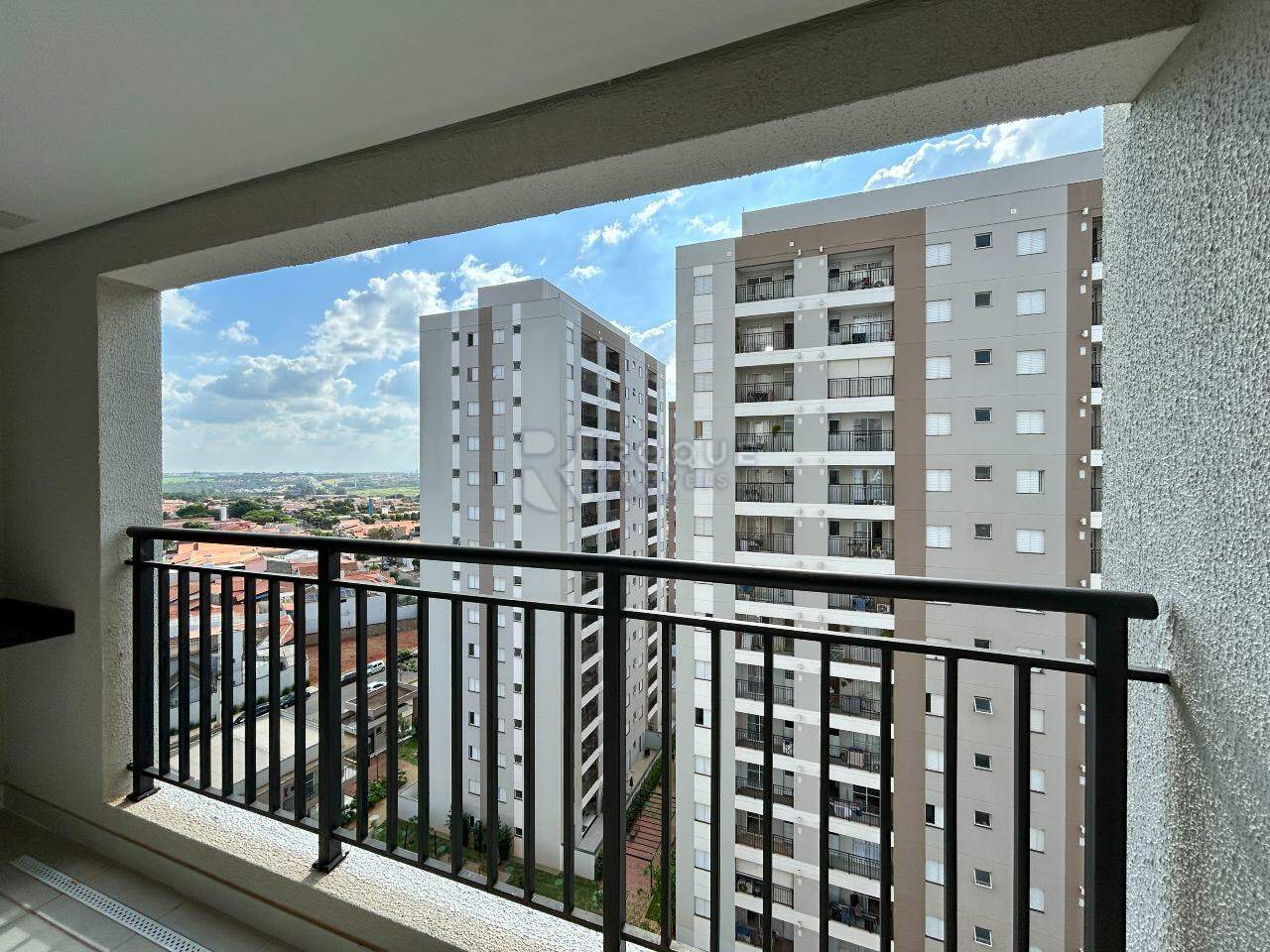 Apartamento para aluguel no bairro Jardim Santa Adélia: Sacada 