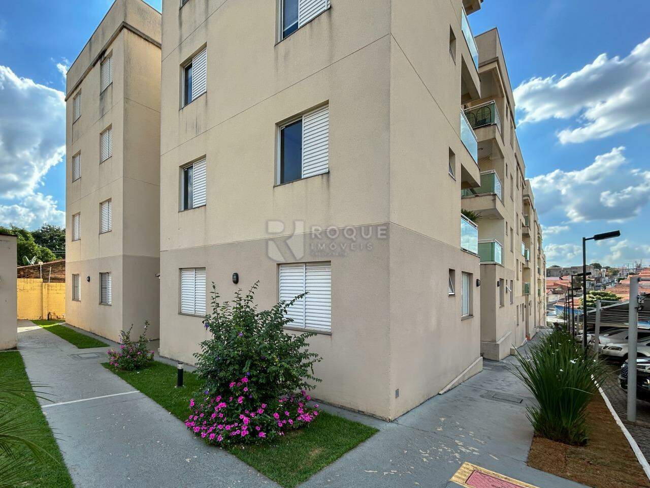 Apartamento para aluguel no bairro Vila Camargo: Condomínio 
