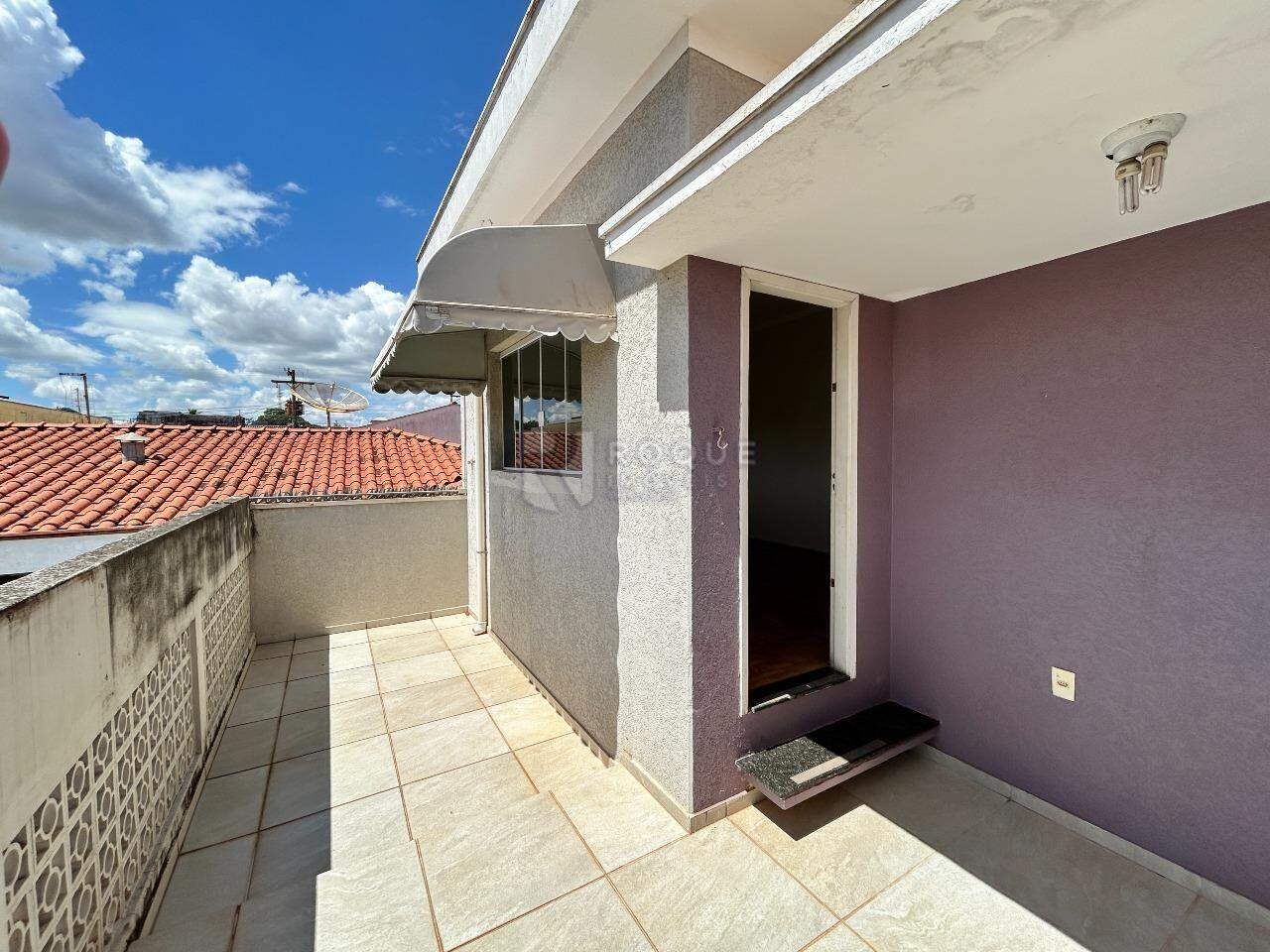 Casa Residencial à venda no bairro Vila São João: Sacada