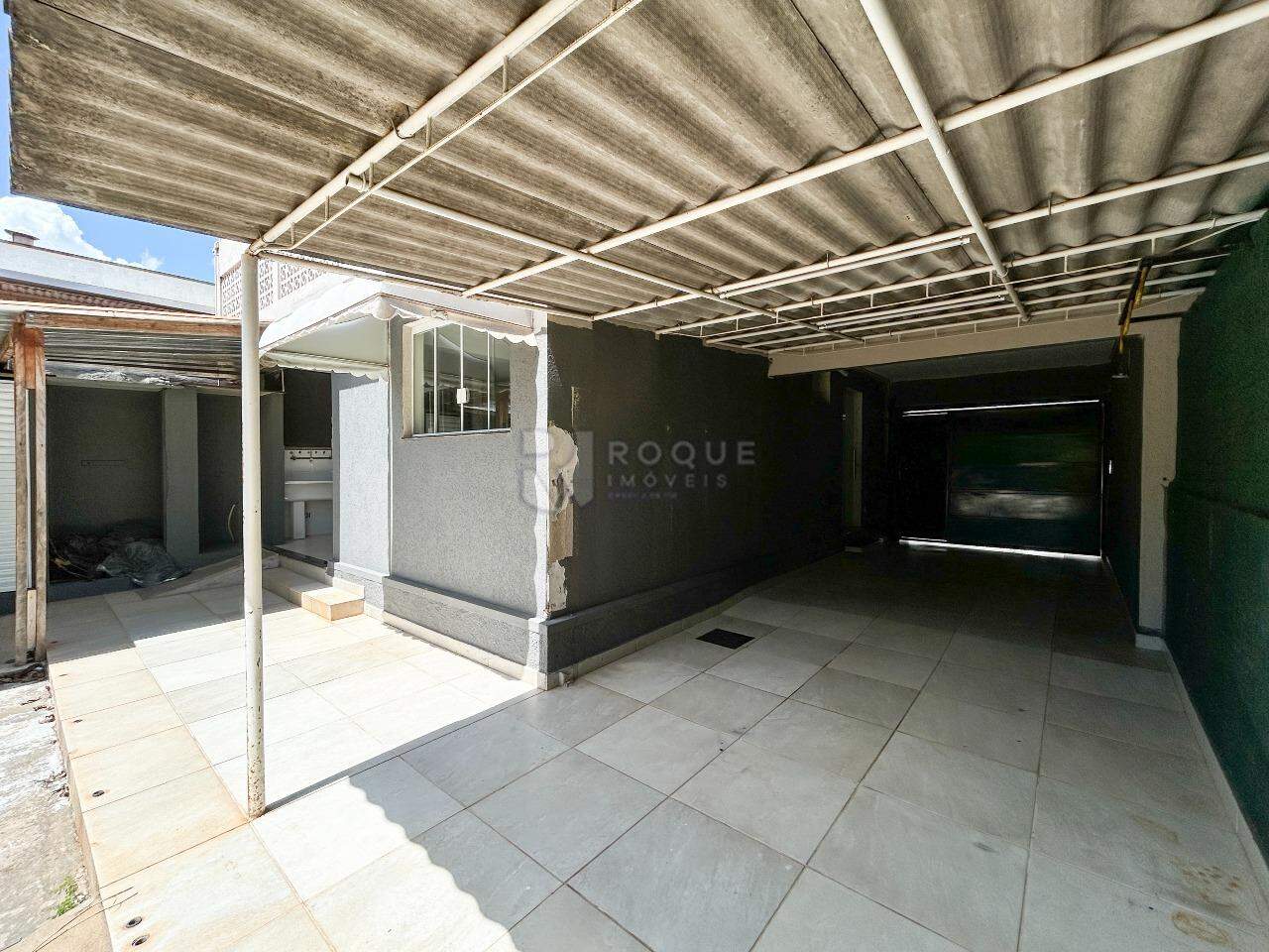 Casa Residencial à venda no bairro Vila São João: Garagem