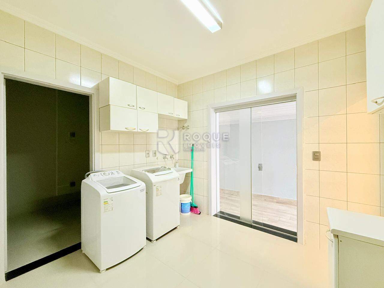 Casa em condomínio para aluguel no bairro Jardim Residencial Flora: ÁREA DE SERVIÇO