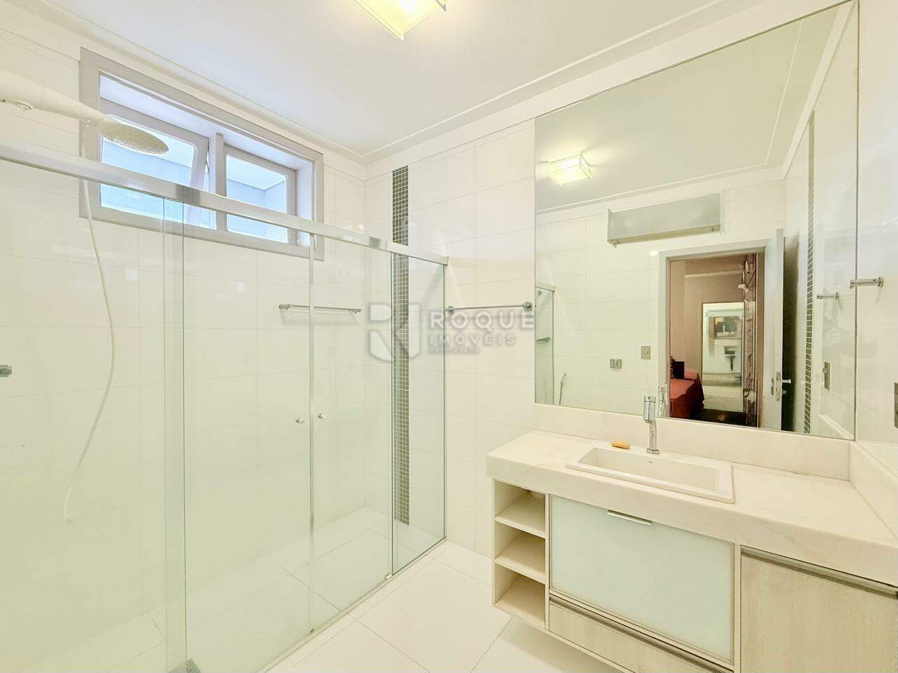 Casa em condomínio para aluguel no bairro Jardim Residencial Flora: WC SUÍTE 2