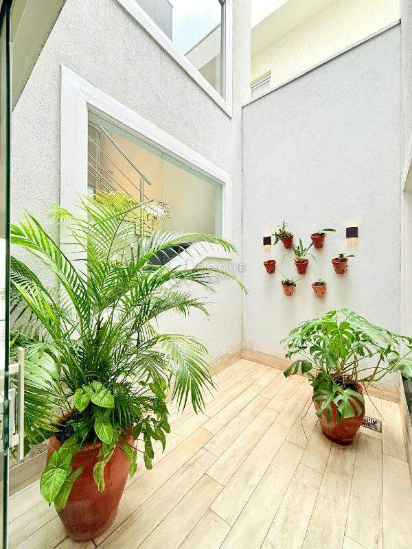 Casa em condomínio para aluguel no bairro Jardim Residencial Flora: JARDIM DE INVERNO