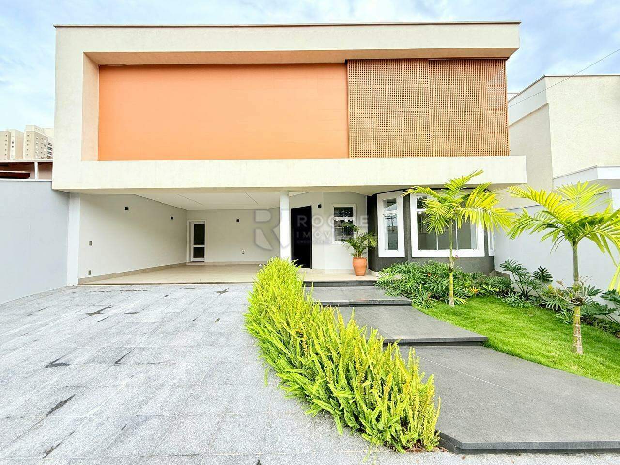 Casa em condomínio para aluguel no bairro Jardim Residencial Flora: FACHADA