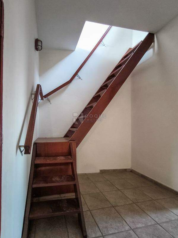 Casa Residencial à venda no bairro Jardim Hortência: ACESSO PISO SUPERIOR