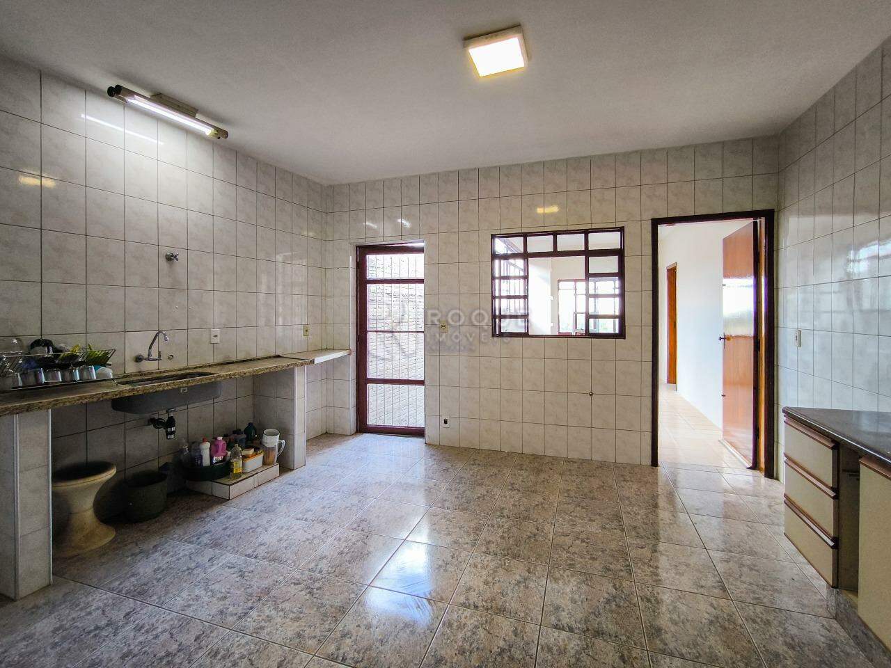 Casa Residencial à venda no bairro Jardim Hortência: COZINHA