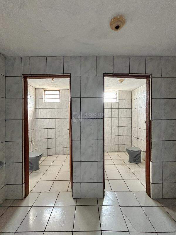 Barracão/Galpão para aluguel no bairro Jardim Planalto: Hall dos WC´s