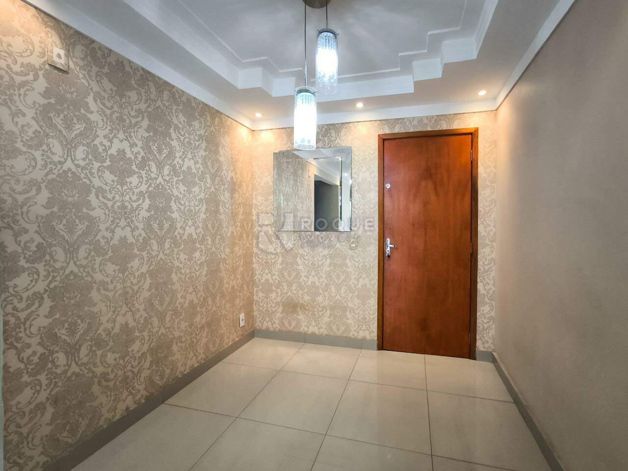 Apartamento à venda no bairro Vila Labaki: SALA DE ESTAR