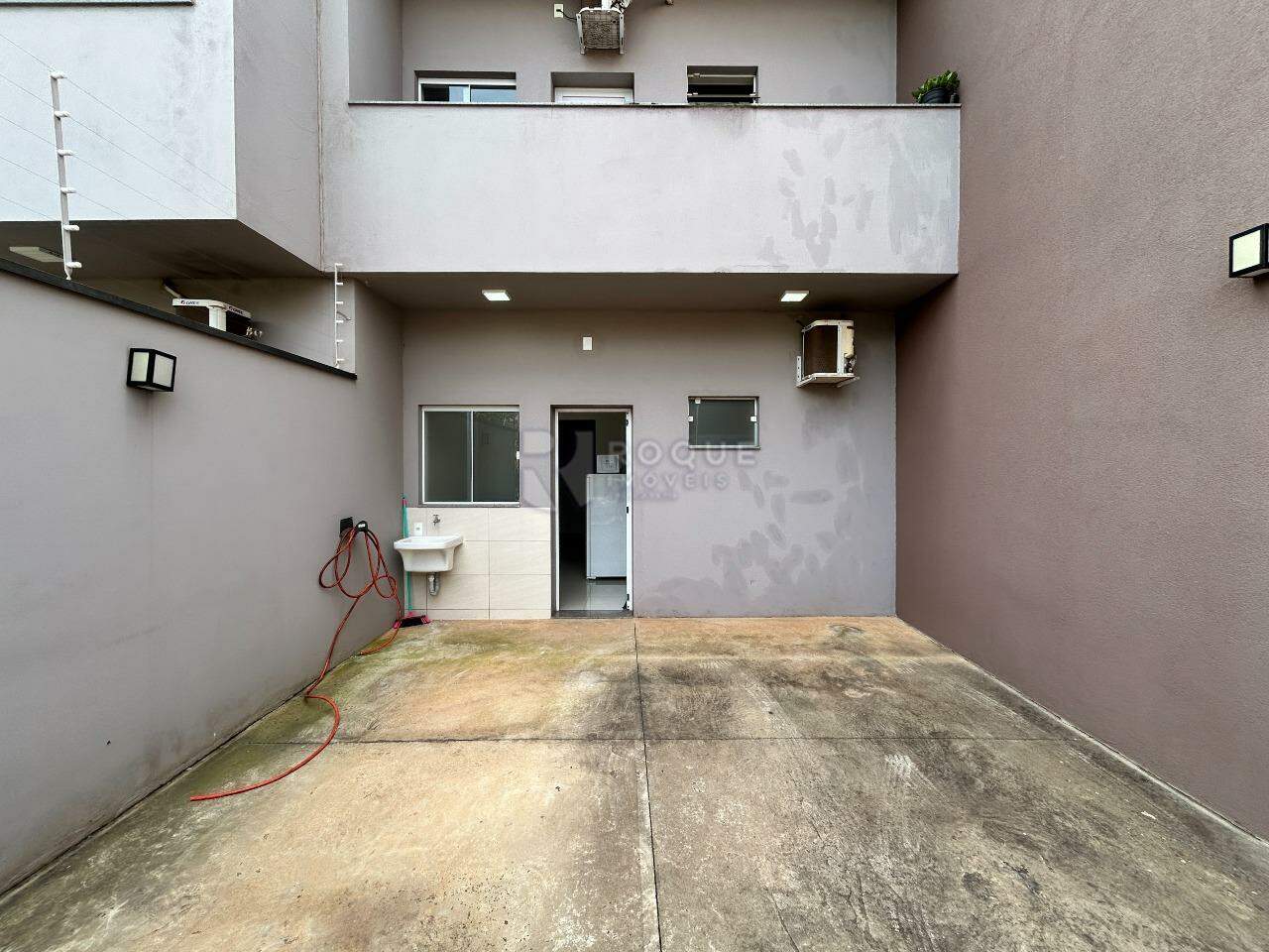 Kitnet para aluguel no bairro Jardim Cidade Universitária I: Área de serviço / garagem 