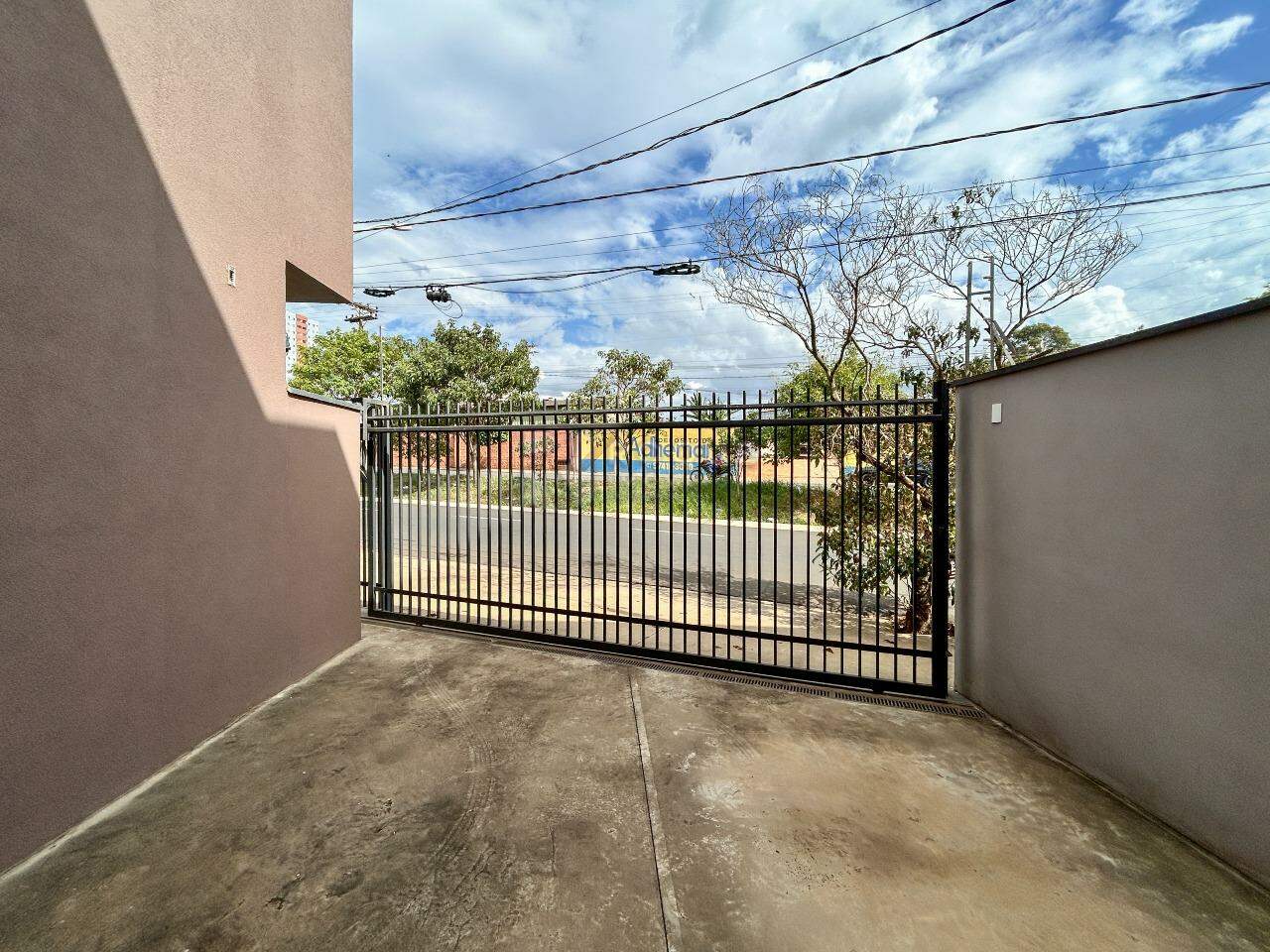 Kitnet para aluguel no bairro Jardim Cidade Universitária I: Área de serviço / garagem 