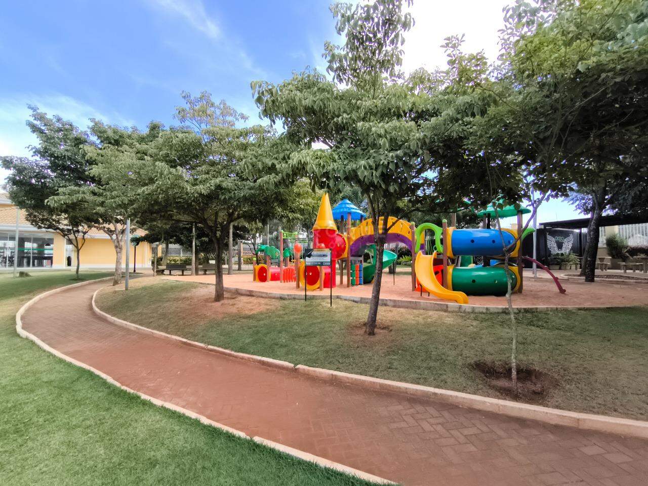 Terreno em condomínio à venda no bairro Terras de São Bento I: PLAYGROUND
