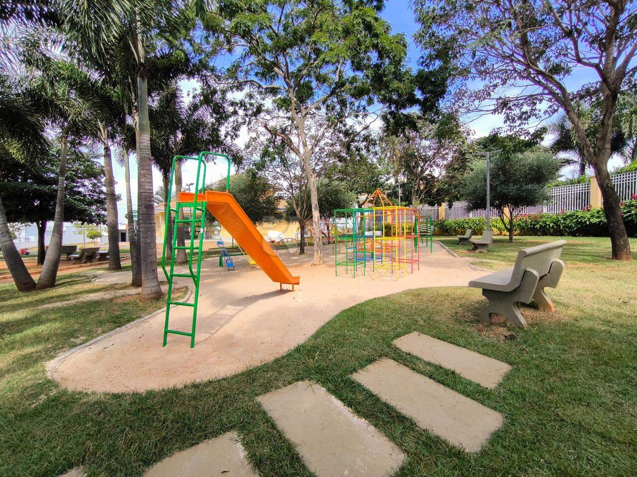 Terreno em condomínio à venda no bairro Terras de São Bento I: PLAYGROUND
